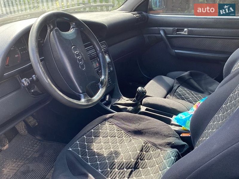 Седан Audi A6 1995 в Дубровице
