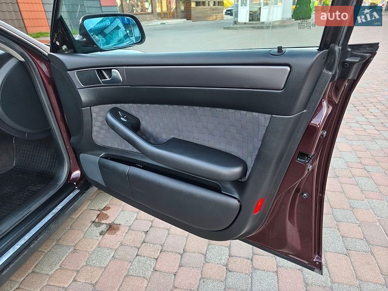 Седан Audi A6 2001 в Сарнах