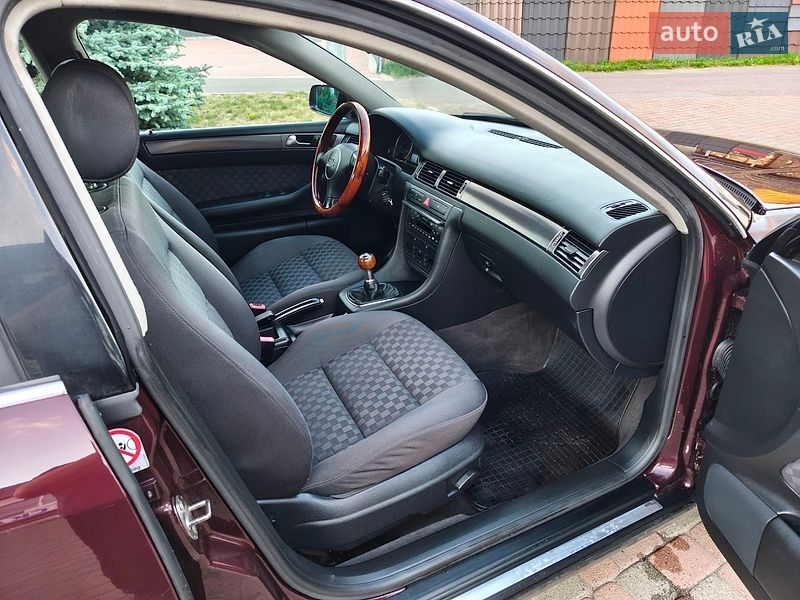 Седан Audi A6 2001 в Сарнах