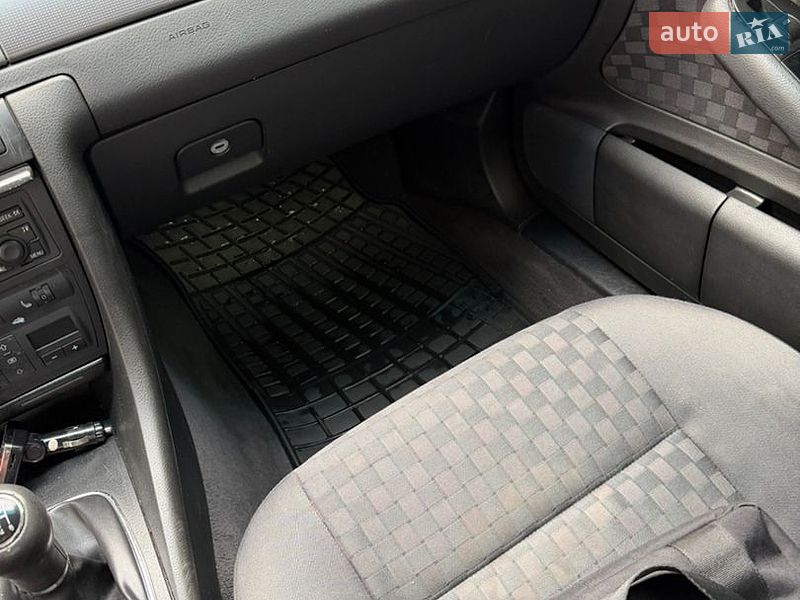 Седан Audi A6 2002 в Любомле