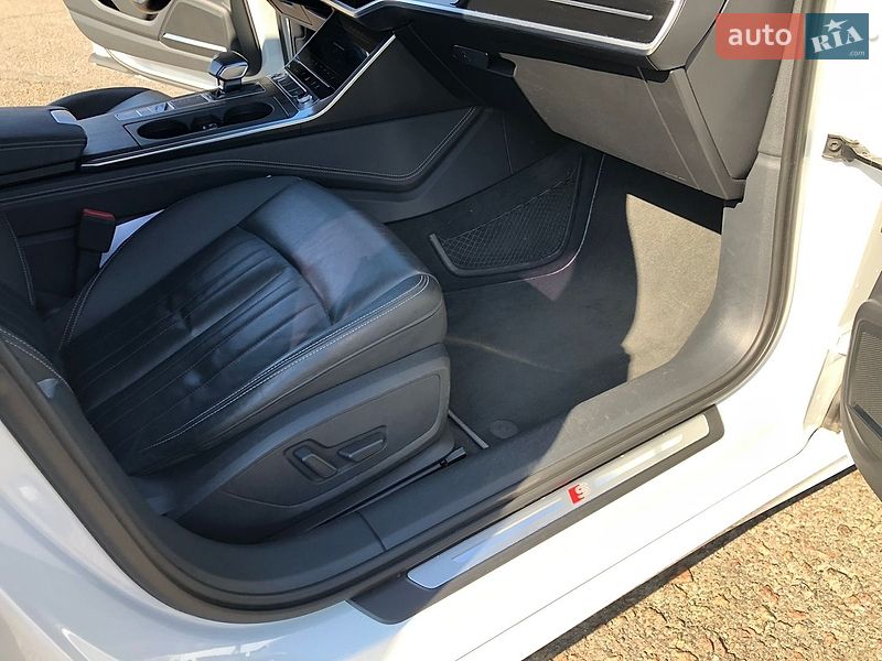 Седан Audi A6 2018 в Киеве