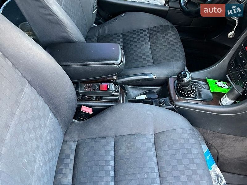 Седан Audi A6 1999 в Каневі