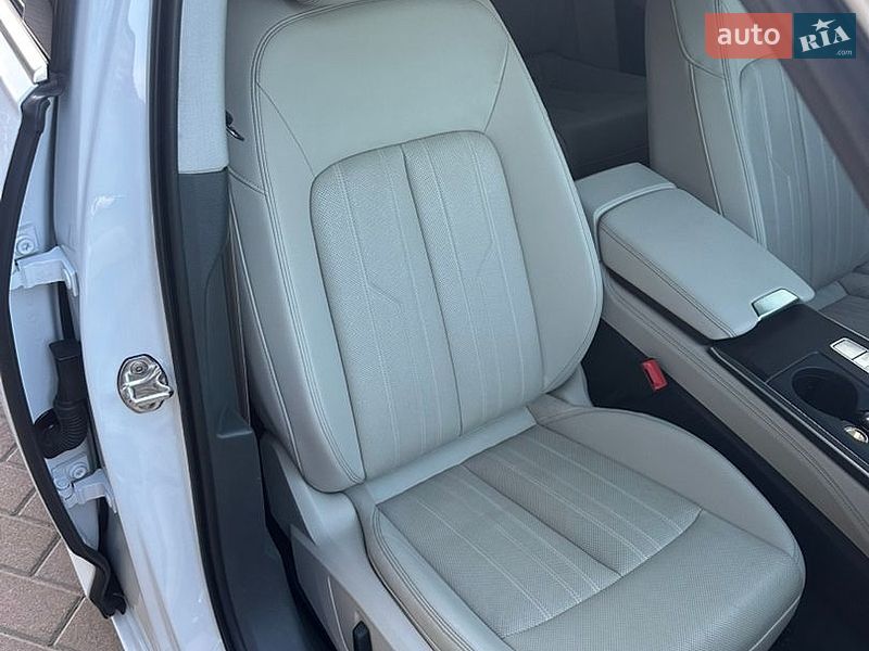 Седан Audi A6 2019 в Яворове