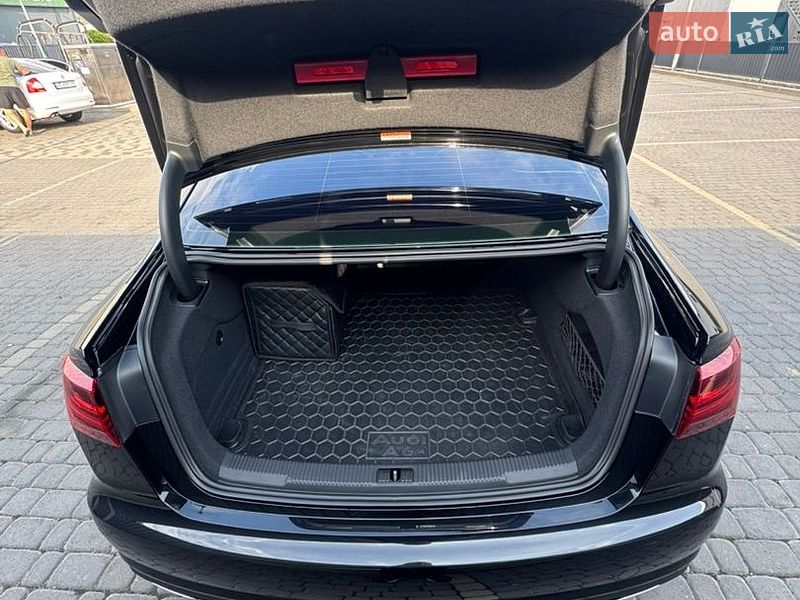 Седан Audi A6 2015 в Мукачево