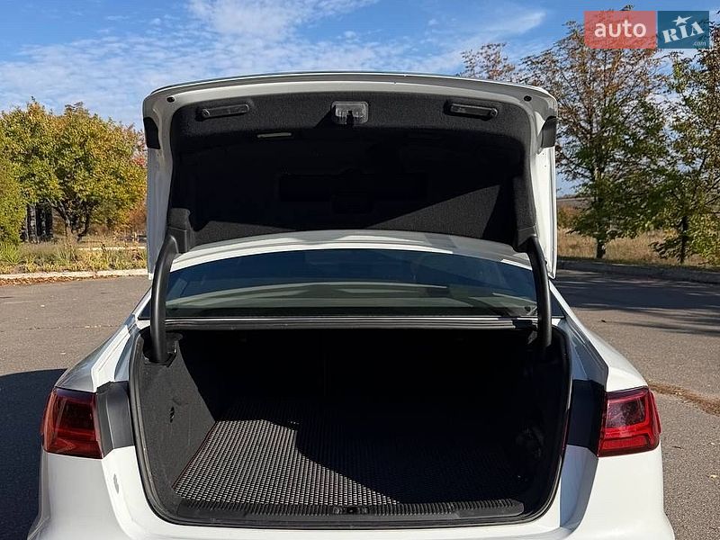 Седан Audi A6 2015 в Червоному Донці