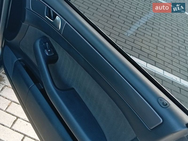 Універсал Audi A6 2003 в Нововолинську
