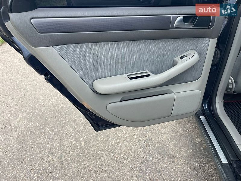 Седан Audi A6 2001 в Сарнах
