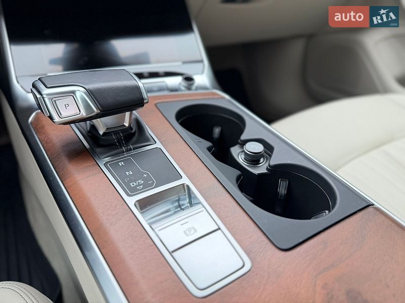 Седан Audi A6 2022 в Киеве