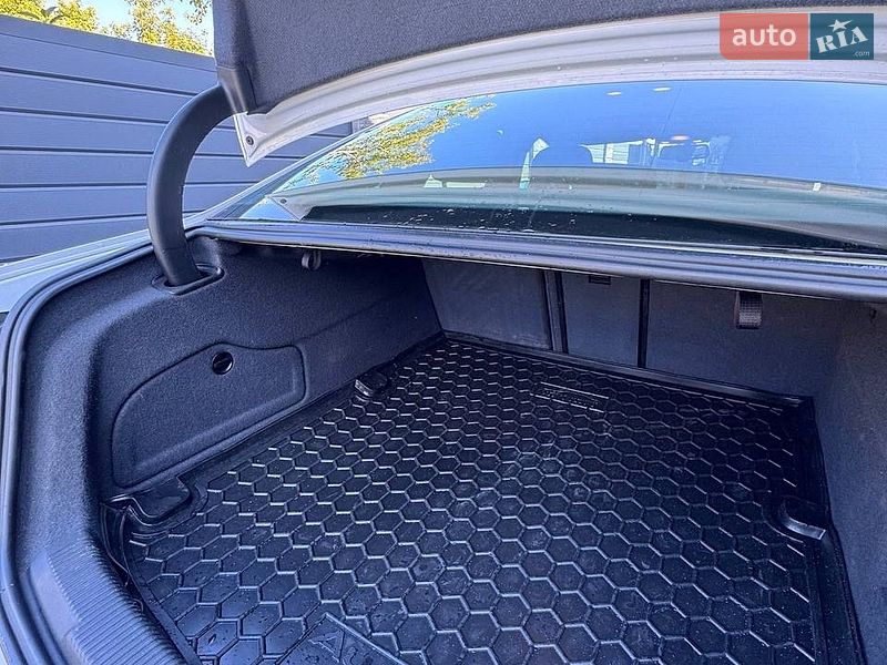 Седан Audi A6 2014 в Ровно