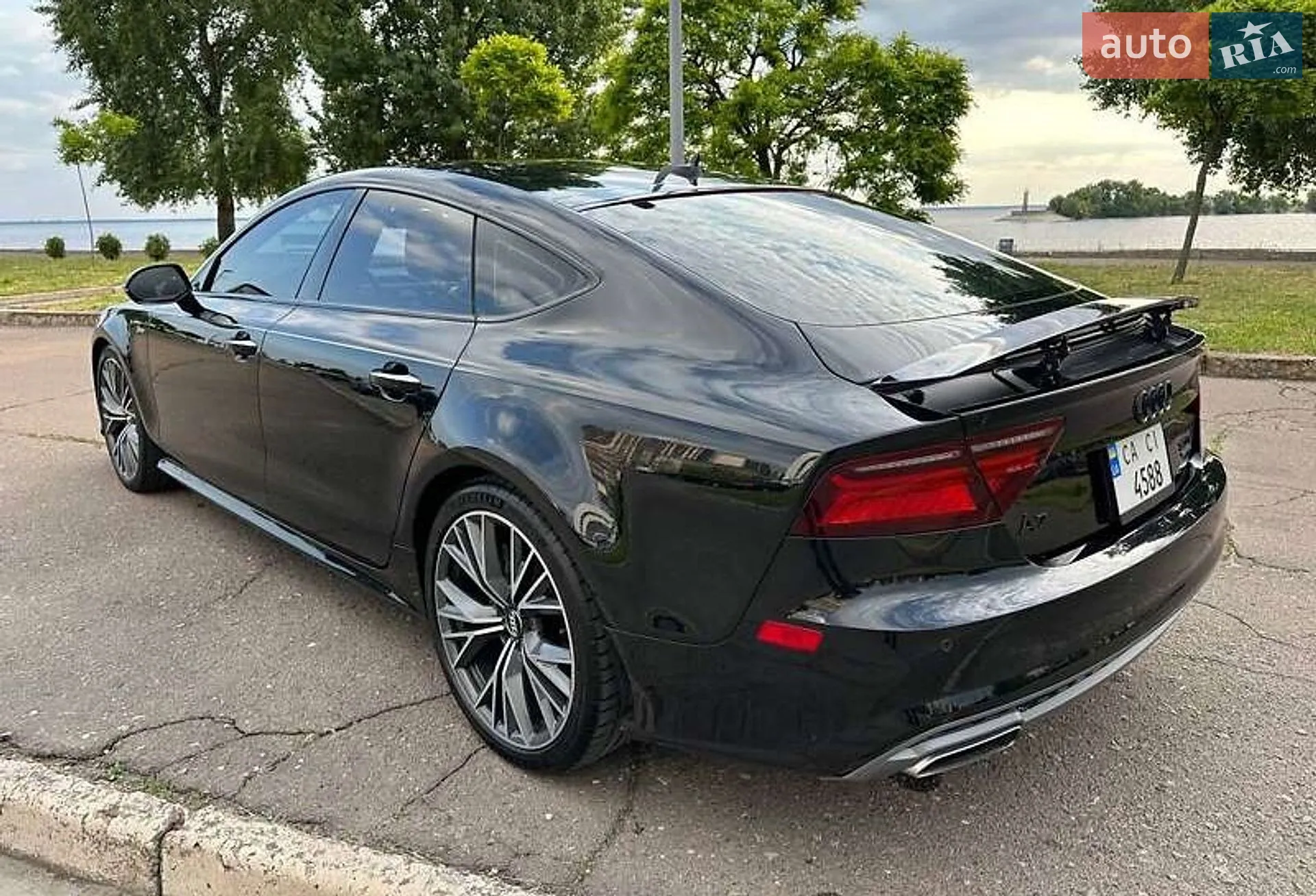 Audi A7 Sportback 2017 VIN WAU23AFC3JN008523 фото оголошення 4 з 5