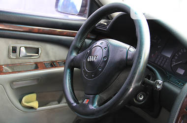 Седан Audi A8 1997 в Зенькове