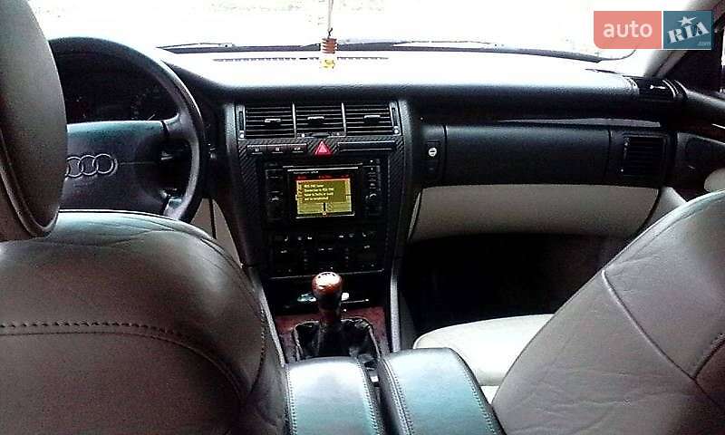 Седан Audi A8 1997 в Тячеві