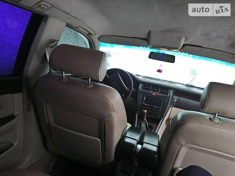 Седан Audi A8 1997 в Тячеві