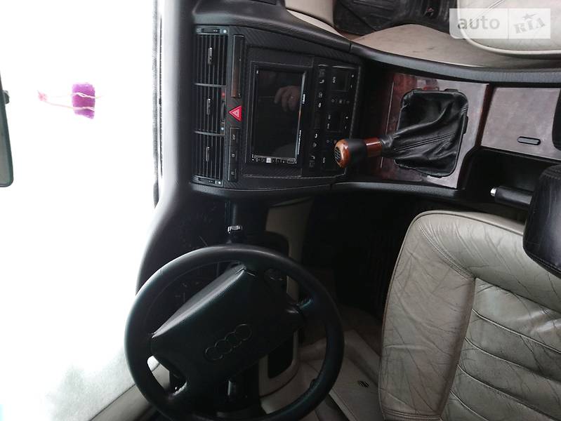 Седан Audi A8 1997 в Тячеві