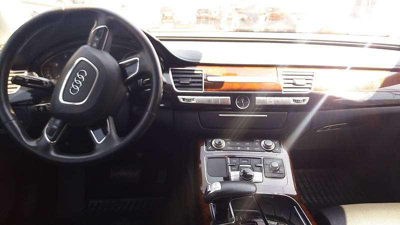 Седан Audi A8 2011 в Одесі