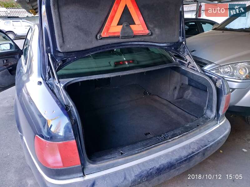 Седан Audi A8 1999 в Києві