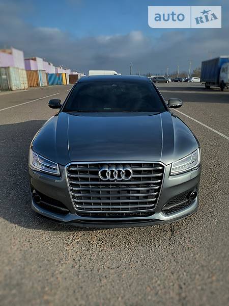 Седан Audi A8 2015 в Одесі