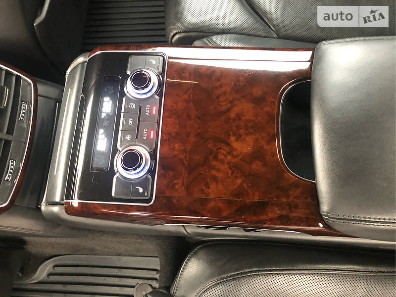 Седан Audi A8 2011 в Одесі