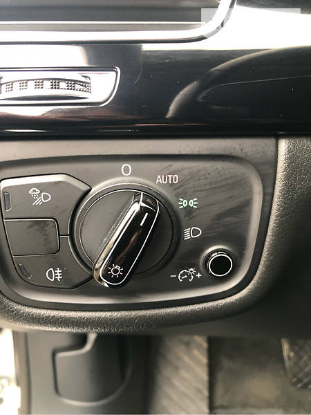 Седан Audi A8 2011 в Одесі