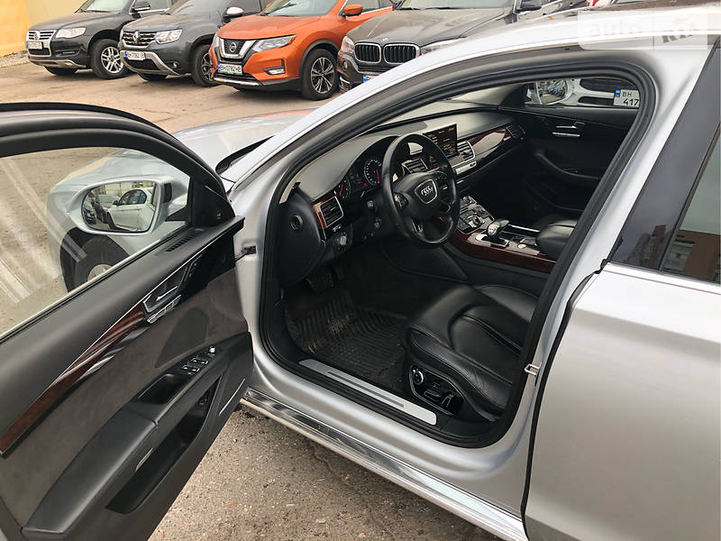 Седан Audi A8 2011 в Одесі