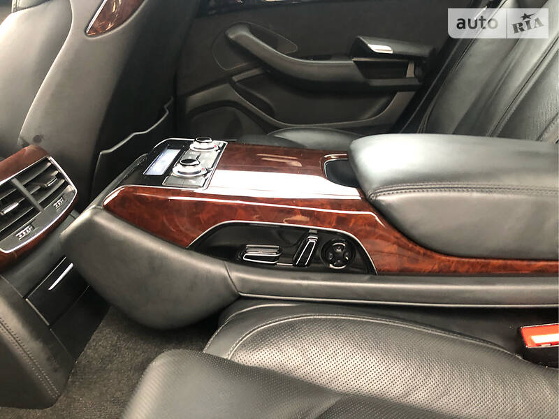 Седан Audi A8 2011 в Одесі