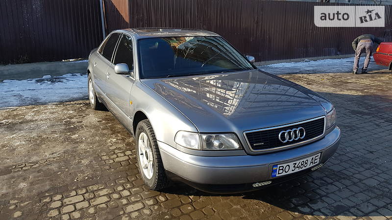 Седан Audi A8 1998 в Чорткові