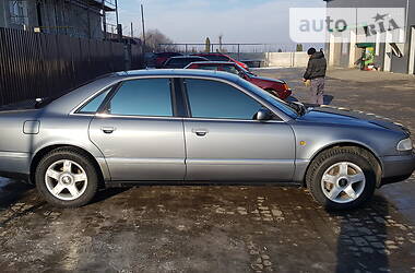 Седан Audi A8 1998 в Чорткове