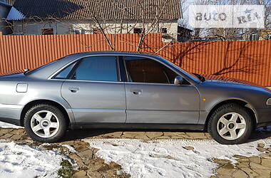 Седан Audi A8 1998 в Чорткове