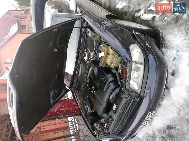 Седан Audi A8 1997 в Тячеві