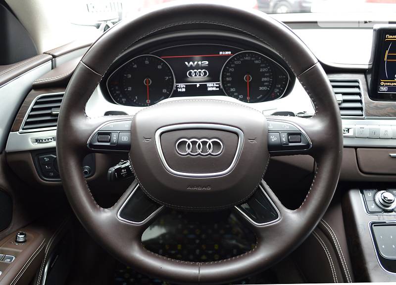 Седан Audi A8 2012 в Одесі
