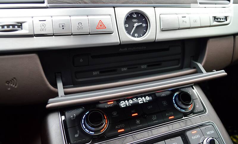 Седан Audi A8 2012 в Одесі