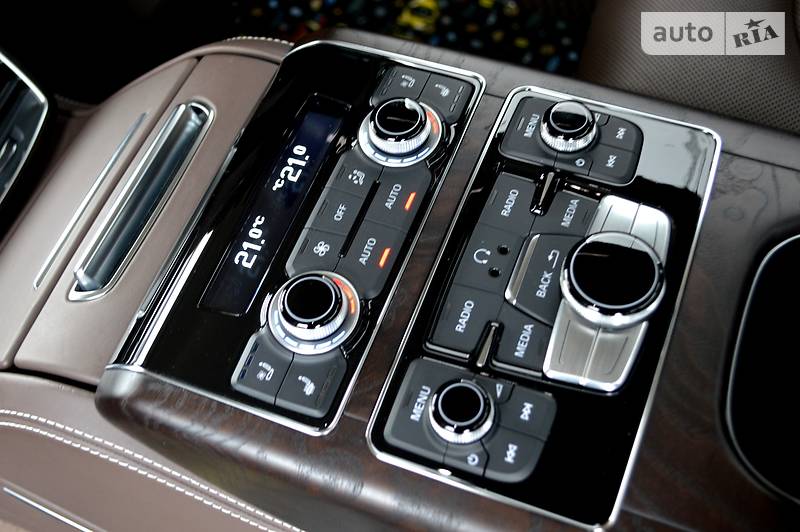 Седан Audi A8 2012 в Одесі