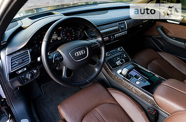 Седан Audi A8 2016 в 