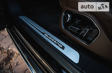 Седан Audi A8 2016 в 