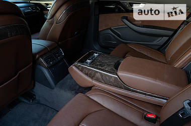 Седан Audi A8 2016 в 