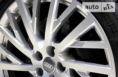 Седан Audi A8 2017 в 