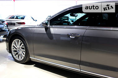 Седан Audi A8 2017 в 
