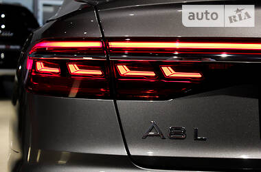 Седан Audi A8 2017 в 