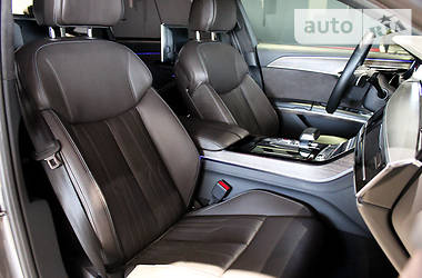 Седан Audi A8 2017 в 