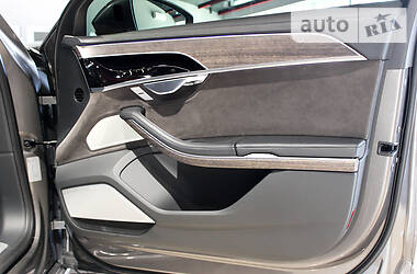 Седан Audi A8 2017 в 