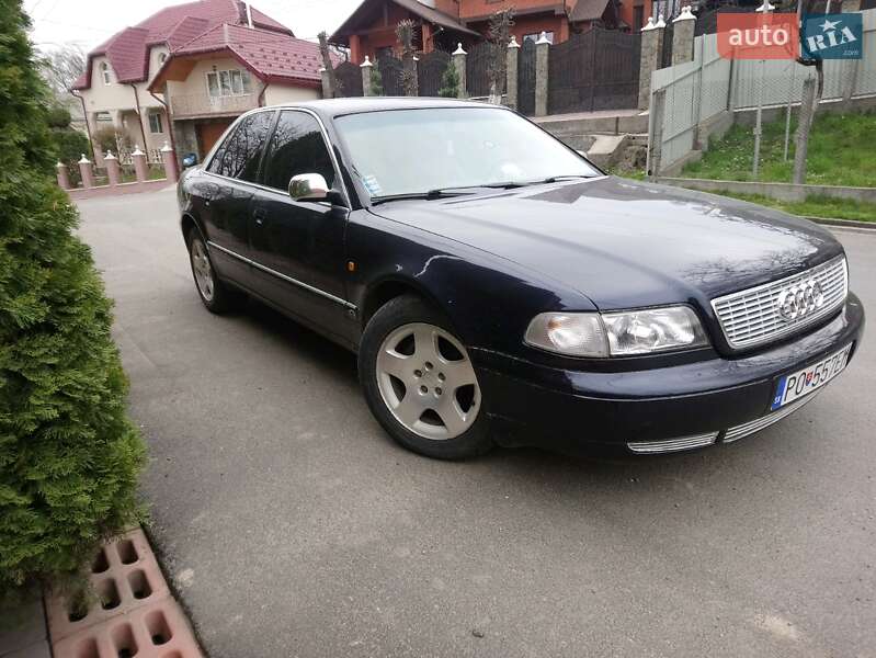 Седан Audi A8 1997 в Тячеві