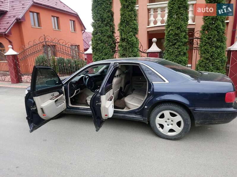 Седан Audi A8 1997 в Тячеві