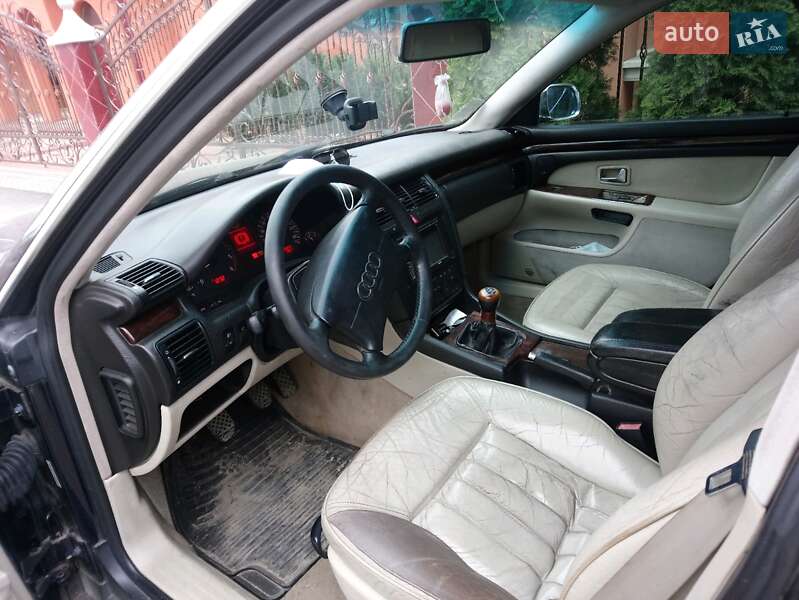 Седан Audi A8 1997 в Тячеві
