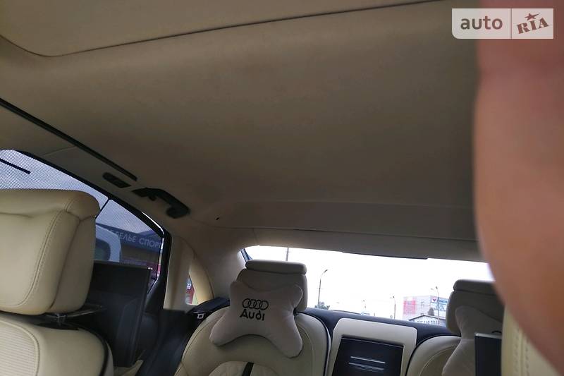 Седан Audi A8 2013 в Києві