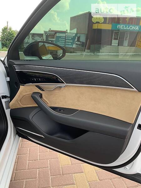 Седан Audi A8 2018 в Хмельницькому