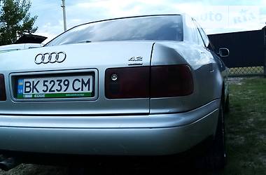 Седан Audi A8 1997 в Сарнах