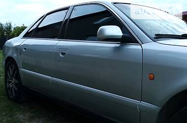 Седан Audi A8 1997 в Сарнах