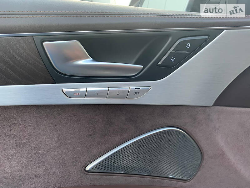 Седан Audi A8 2012 в Харкові