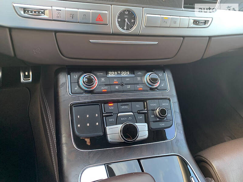 Седан Audi A8 2012 в Харкові