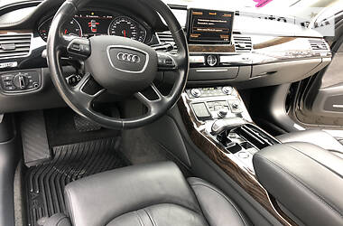 Седан Audi A8 2012 в Одесі